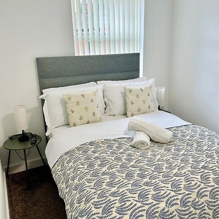 Failsworth Luxury Apartment With Free Parking By Daley Stays Manchester Exterior photo