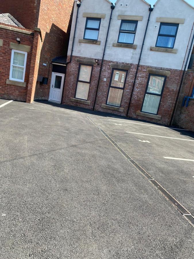 Failsworth Luxury Apartment With Free Parking By Daley Stays Manchester Exterior photo