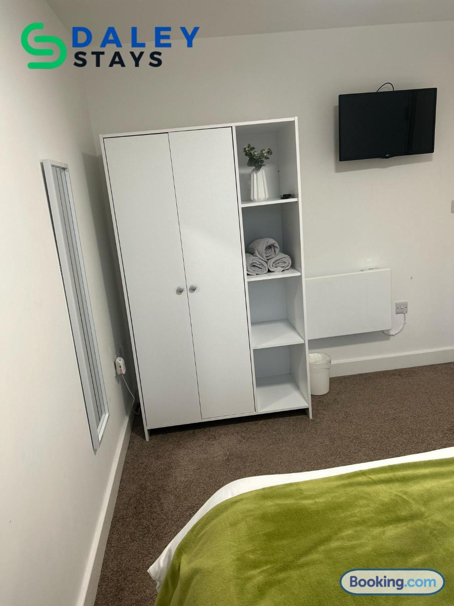 Failsworth Luxury Apartment With Free Parking By Daley Stays Manchester Exterior photo