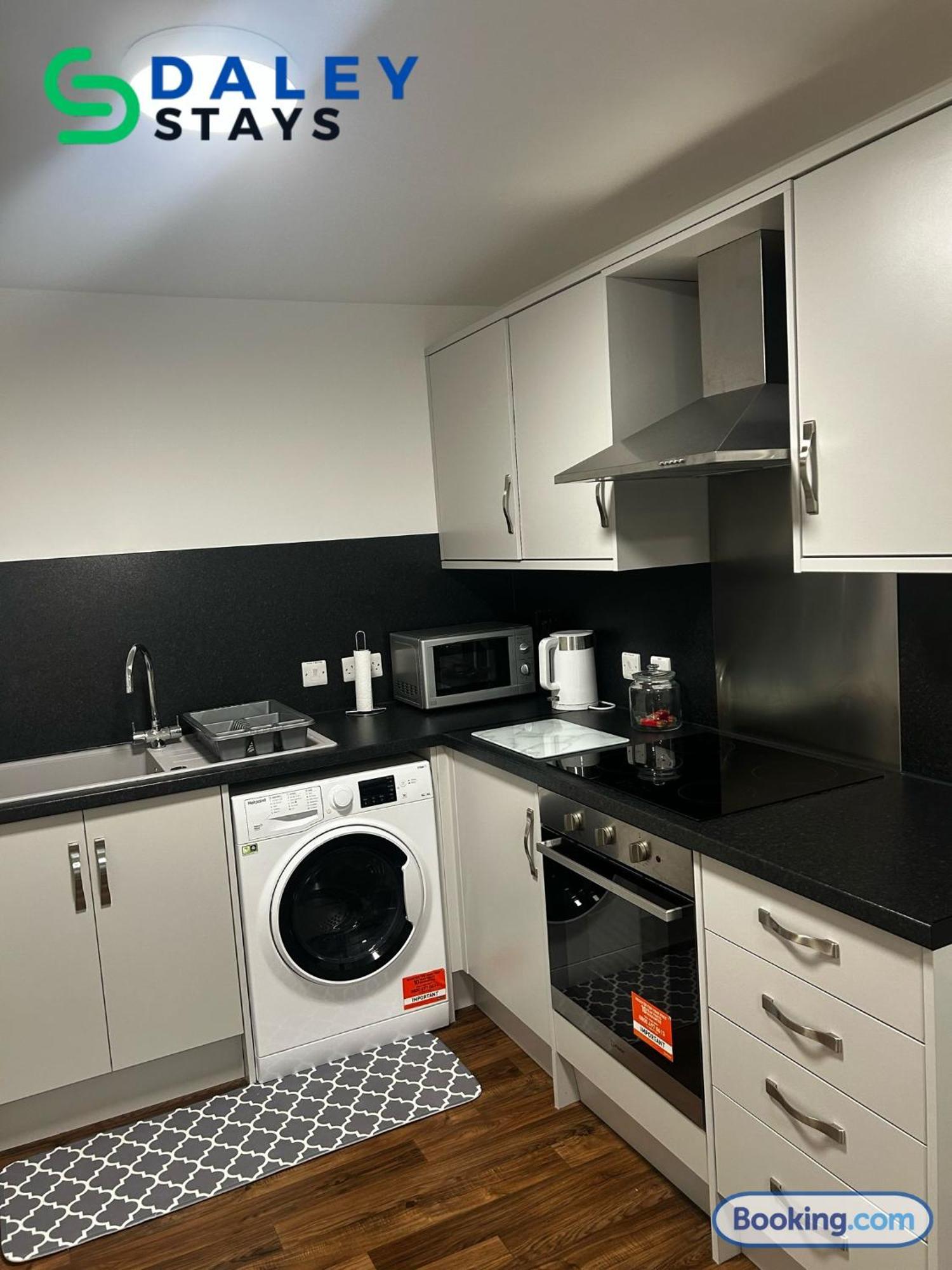Failsworth Luxury Apartment With Free Parking By Daley Stays Manchester Exterior photo