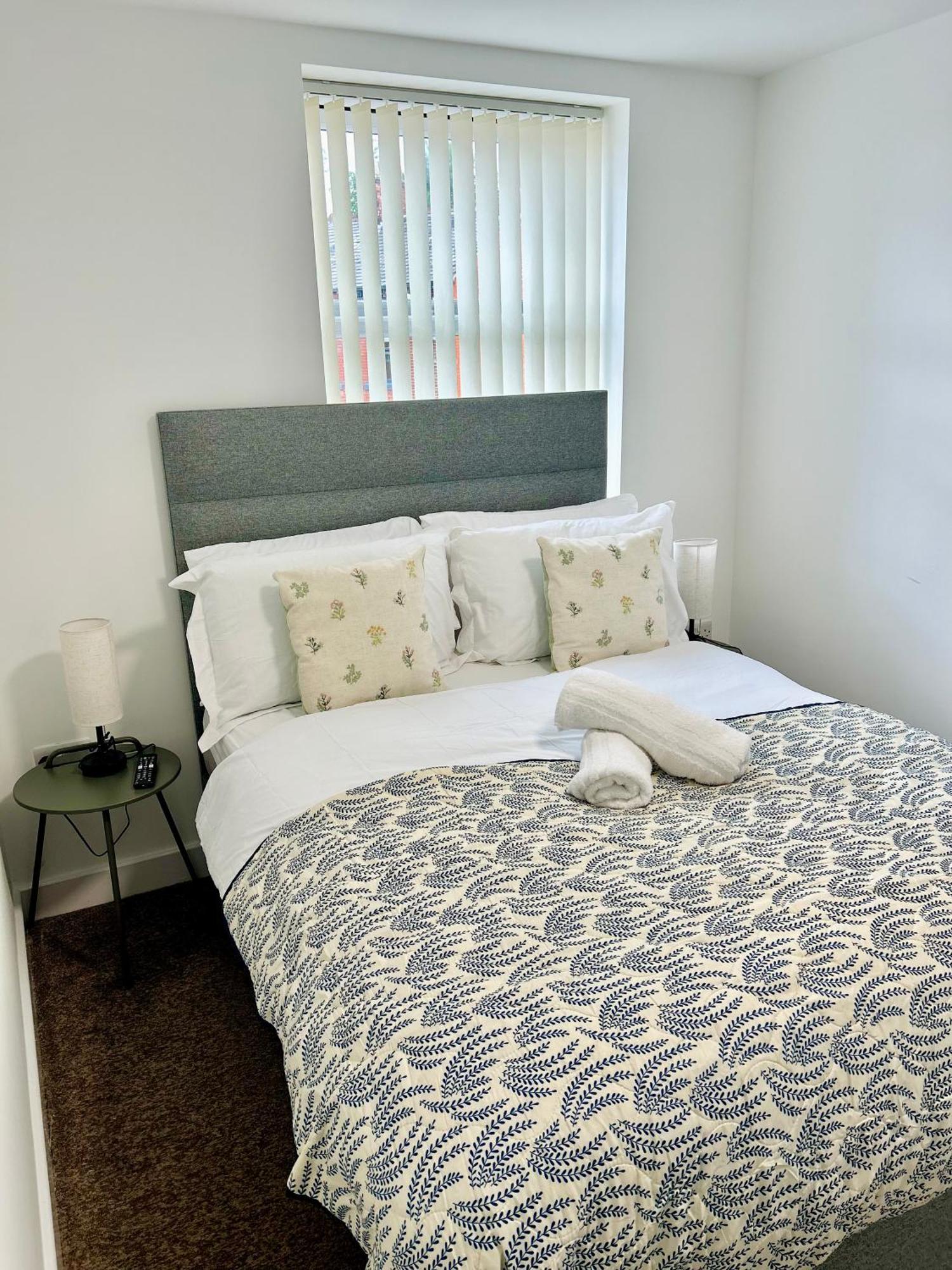 Failsworth Luxury Apartment With Free Parking By Daley Stays Manchester Exterior photo